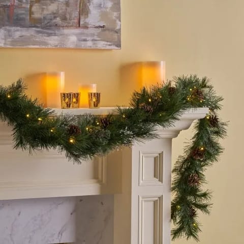 Luxury PVC Christmas Wreath 20 Pine Cones 50 Warm White LED Lights 160 Pointed