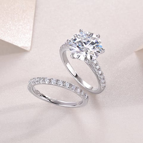 1Arrange Large Diamond Rings Luxuriously And Fashionably Set With Moissanite