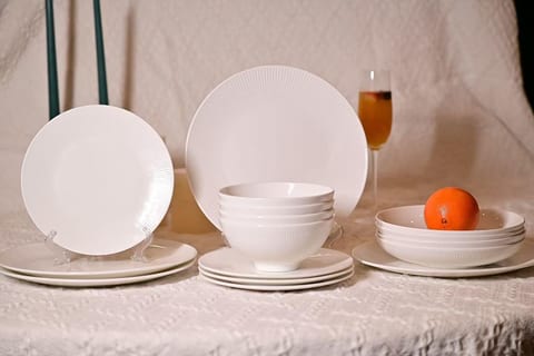 Dandilion Bone China Dinnerware Set, 16 Pieces, Service For 4, Plates, Dishes